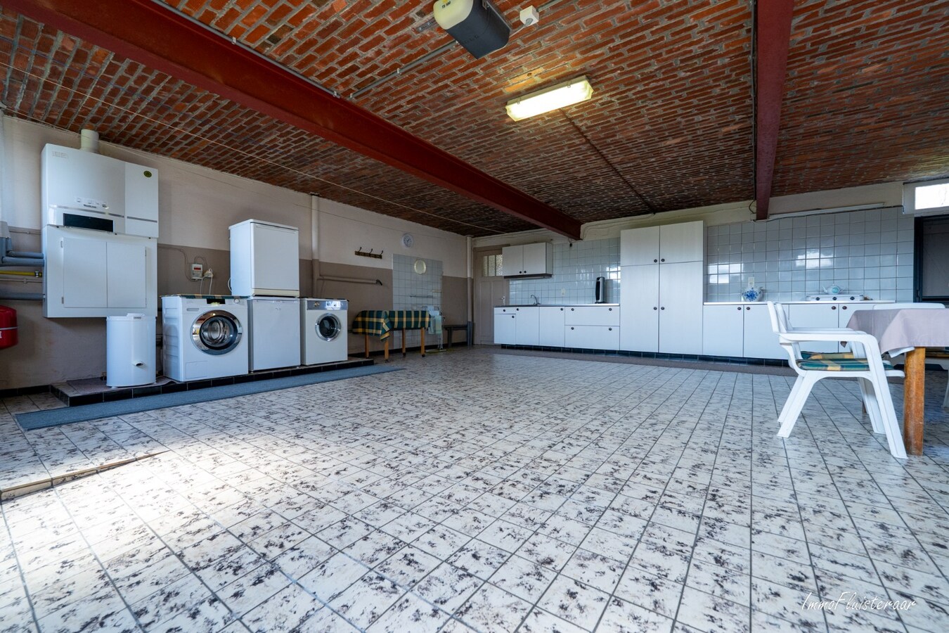 Statige woning met opslagruimte en stalgebouw op ca. 11.391 m2 te Geel 