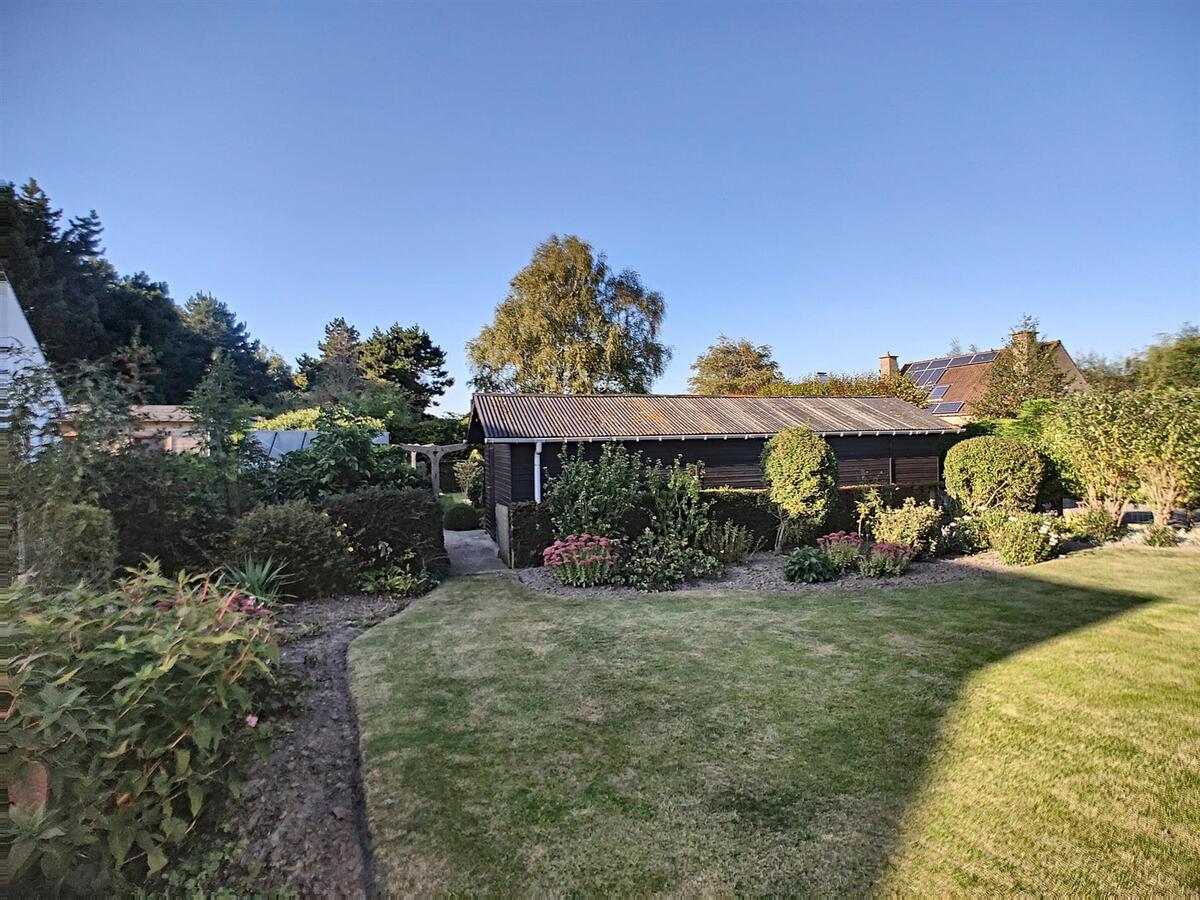 Te renoveren, volumineuze villa op 1342 m² grond - Knokke 