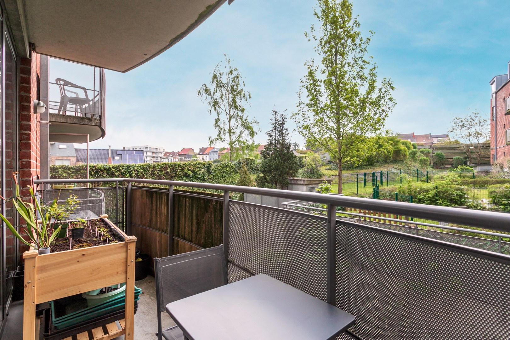 Instapklaar appartement met 2 slaapkamers, kelder en ondergrondse autostaanplaats 