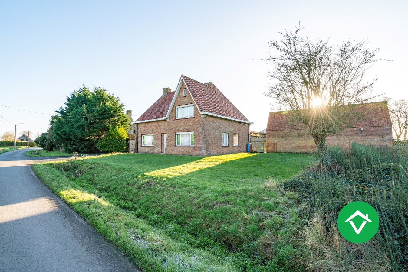 Authentieke hofstede in een landelijke omgeving te Koekelare 