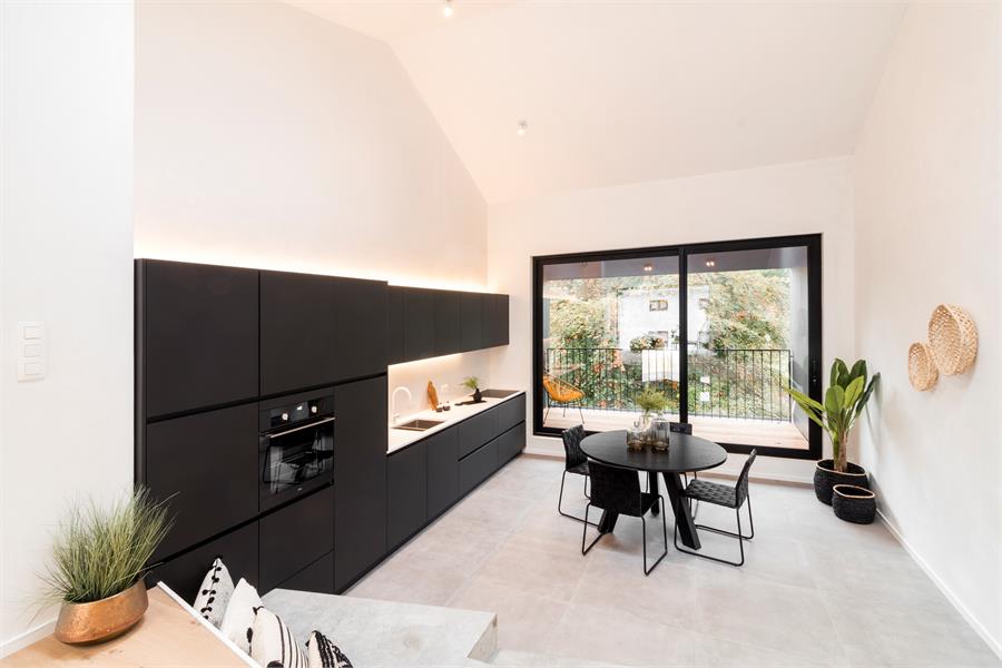 Nieuwbouwwoning met hoogwaardige afwerkingsgraad op centrale ligging 