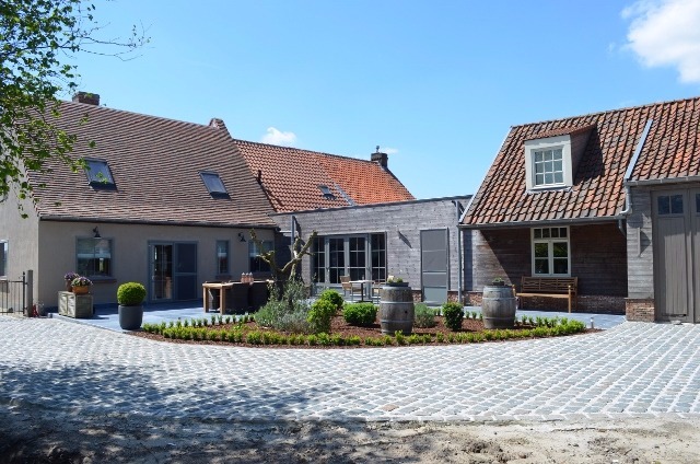 Unieke villa-landhuis op 1740m² landelijk gelegen te Eeklo 