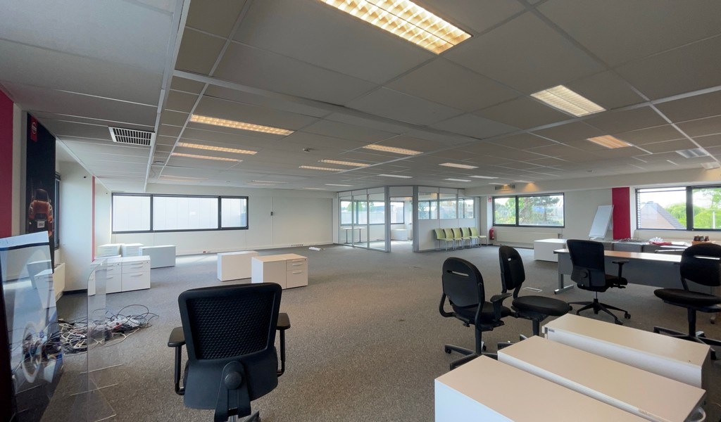 Ingedeelde kantoorruimte te huur in Aartselaar