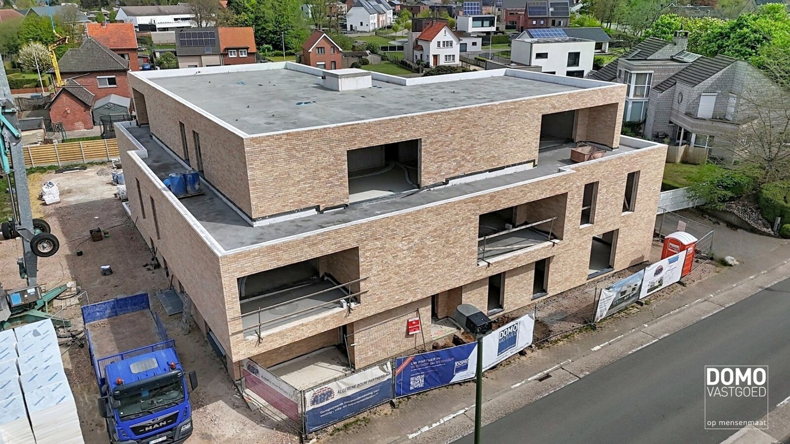 MODERN EN ENERGIEZUINIG NIEUWBOUWAPPARTEMENT MET 1 SLAAPKAMER, TERRAS EN AUTOSTANDPLAATS TE HAM CENTRUM 