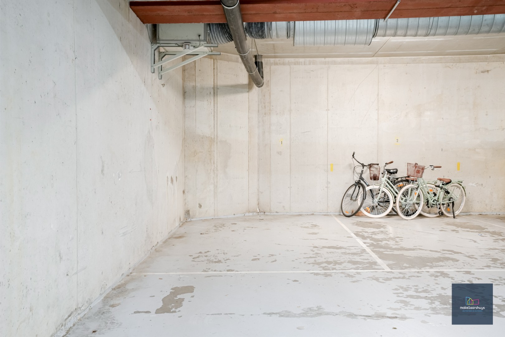 Ruim dakapp. met 2-slp. terras, kelder en garage 