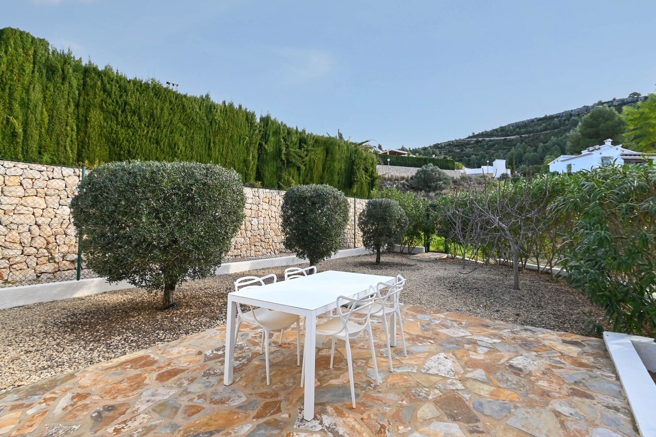 PRACHTIGE BUNGALOW GELEGEN IN HET RUSTIGE MURLA MET PRACHTIG BERGZICHT. 