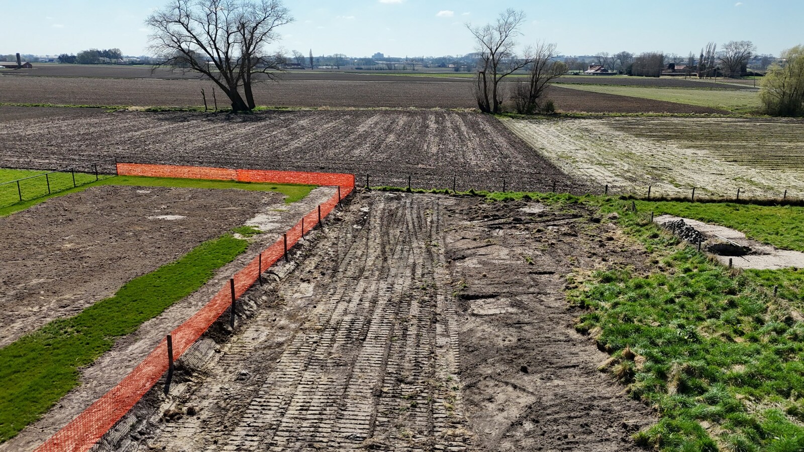 Mooi en groot perceel bouwgrond met met ver uitzicht op de natuur te Kortemark. 