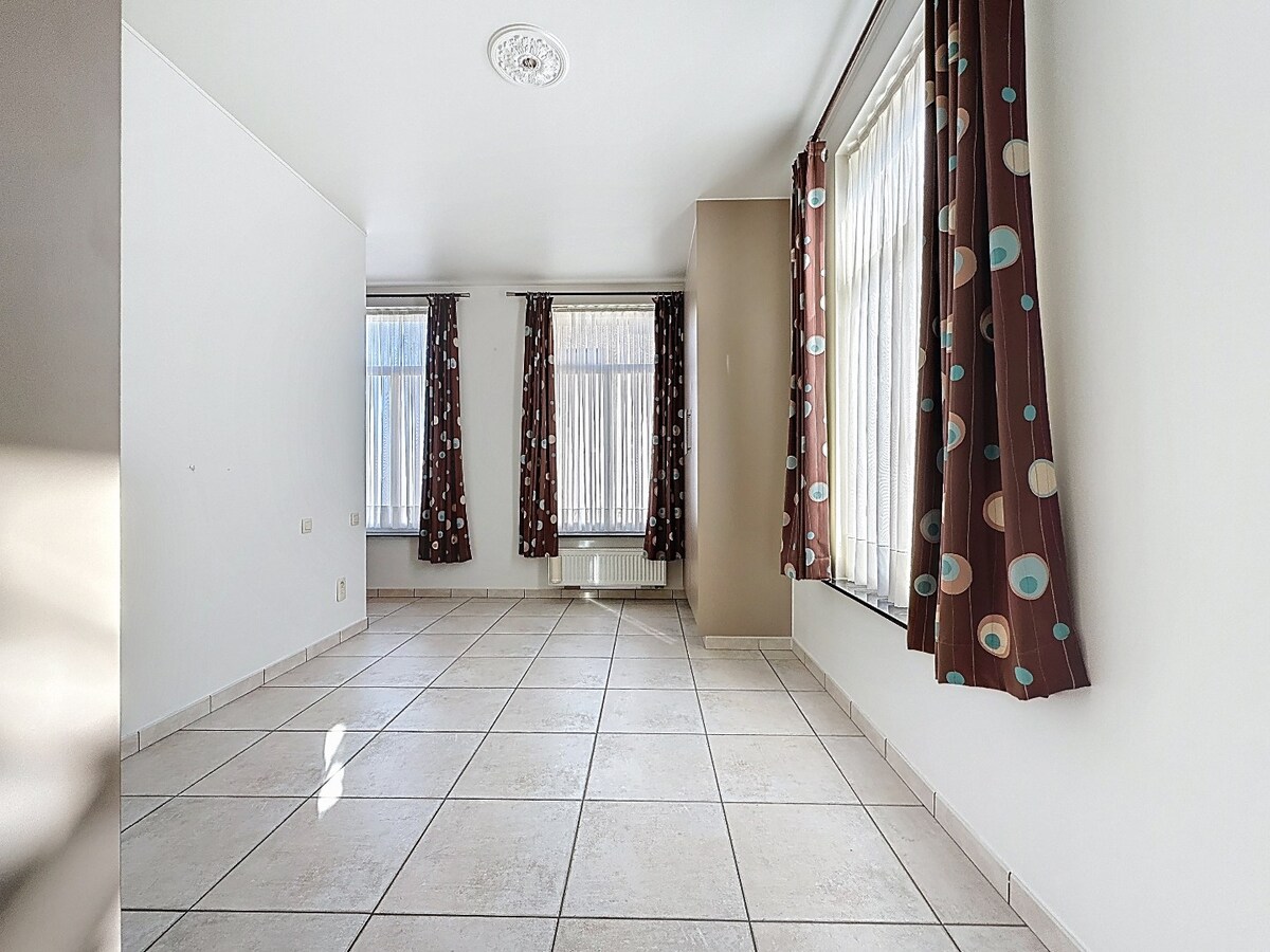 Ruime en instapklare HOB met zuidgerichte tuin te Bevegem 