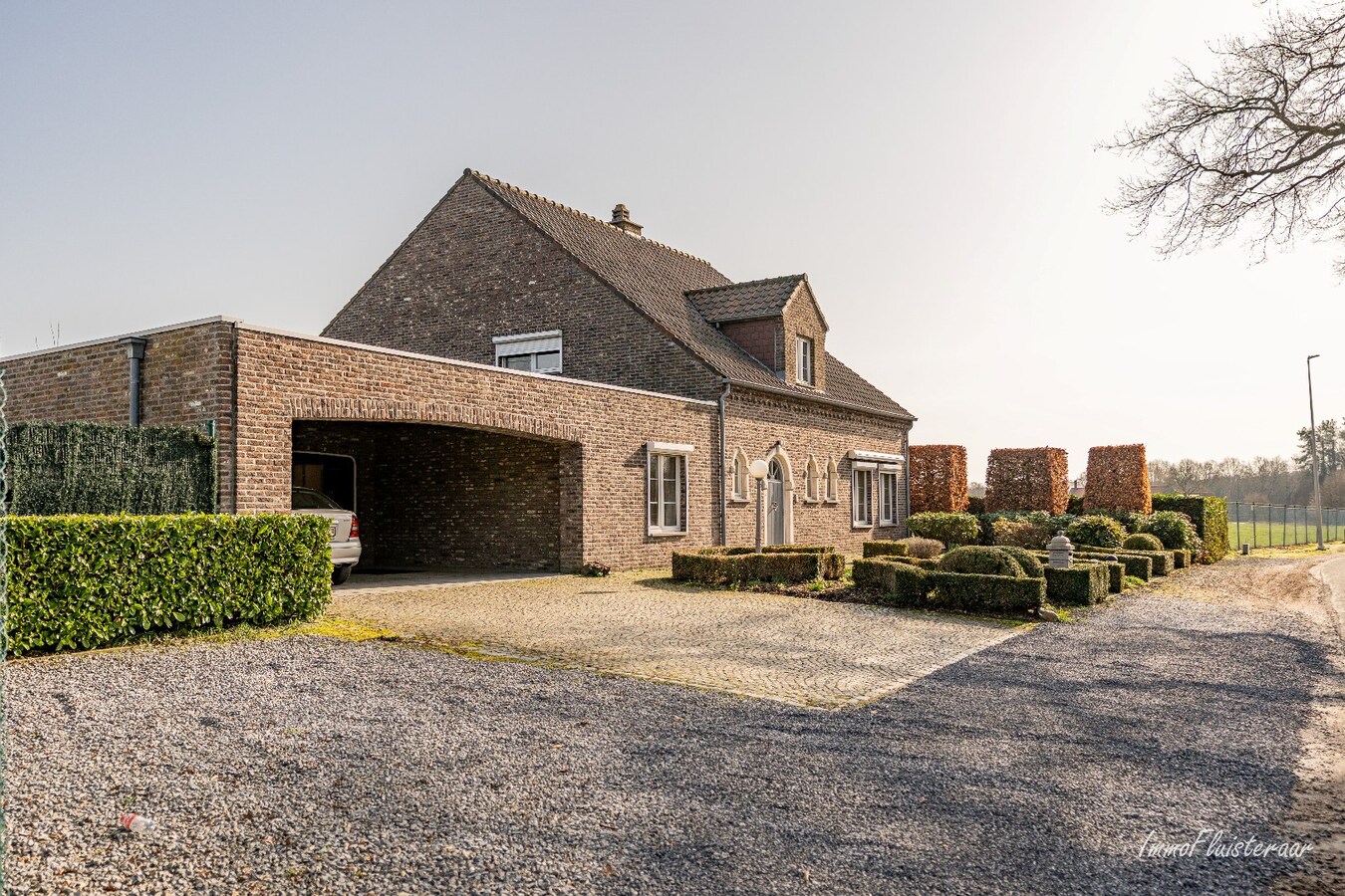Woning met paardenstallen en buitenpiste op ca. 6,5ha te Bree 
