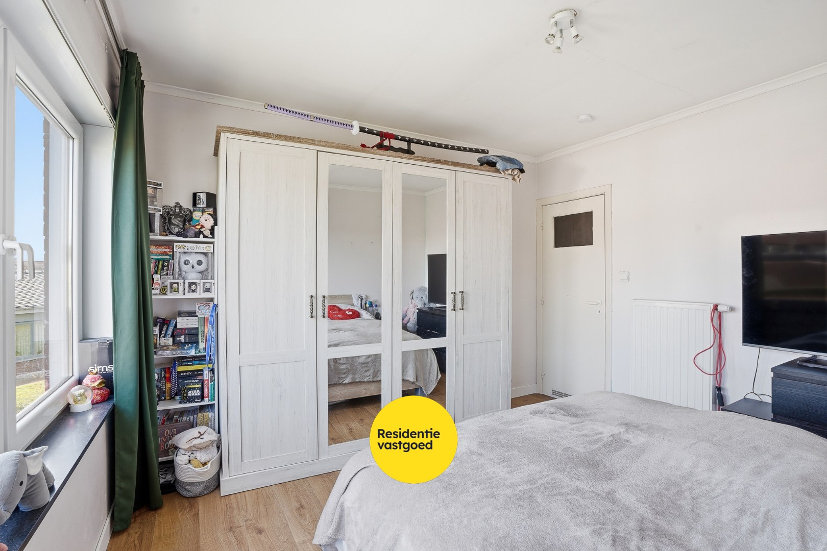 Halfopen bebouwing in een rustige woonwijk te Loppem 