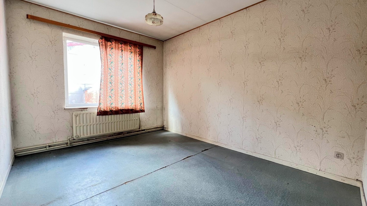 Loods met woongelegenheid op royaal perceel van 6000 m² 