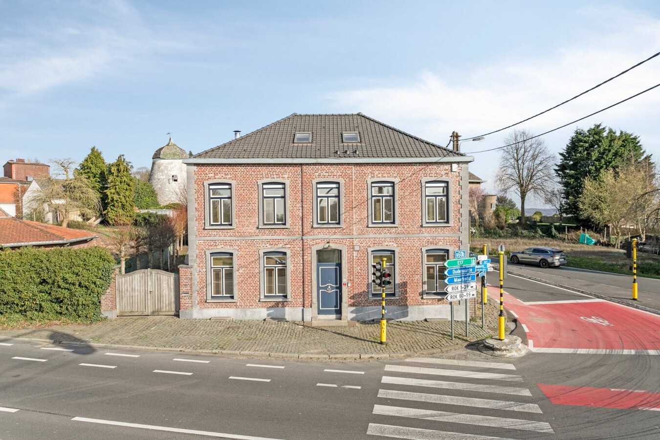 Uitzonderlijke exclusieve herenwoning met verrassende loods van 3 etages 