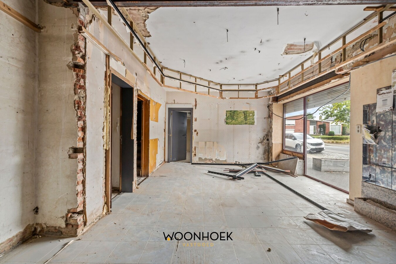 Ruime, te renoveren woning met diverse mogelijkheden 