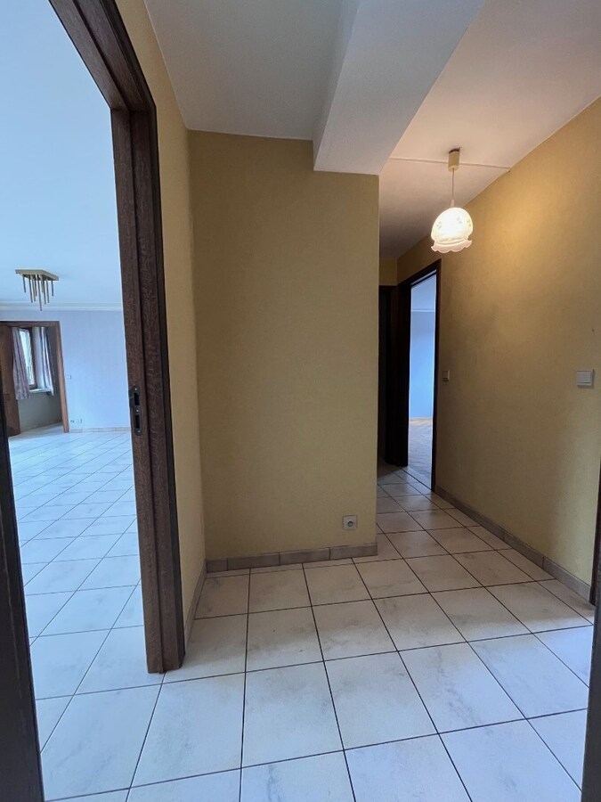 Bijzonder goedgelegen, ruim 3-slaapkamer-appartement met riant zonneterras 