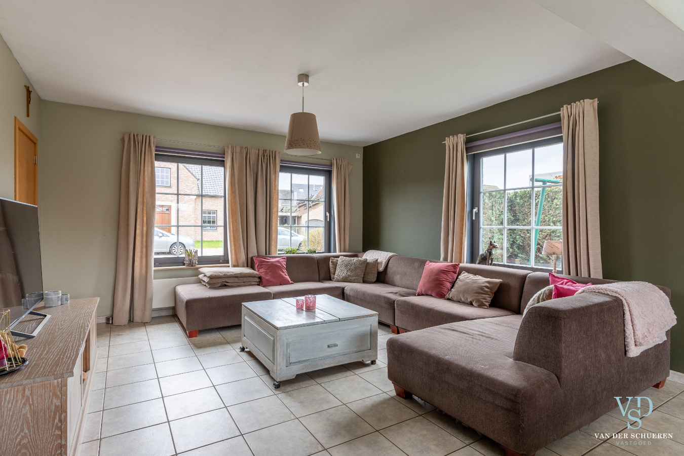 Energiezuinige, eigentijdse villa met zwembad. 