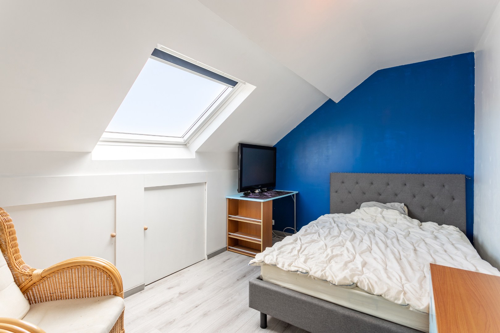 Maison rénové avec 4 chambres et local de stockage 