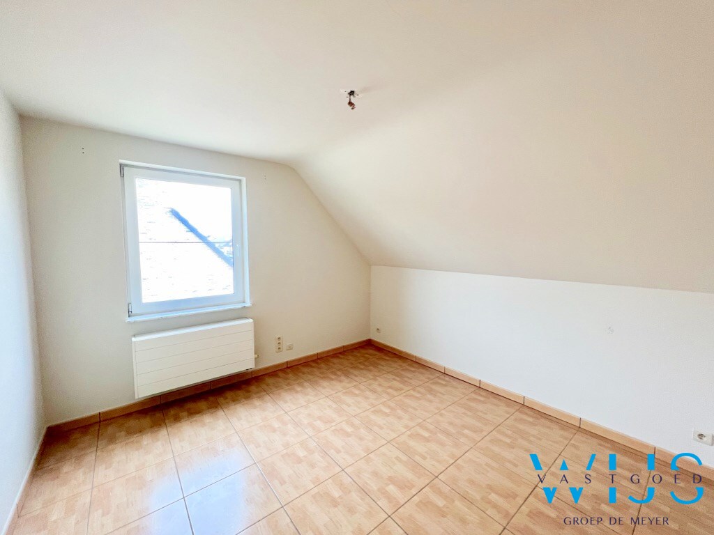 Open bebouwing met zonnige tuin, 3 slaapkamers en garage te Kluizen ! 