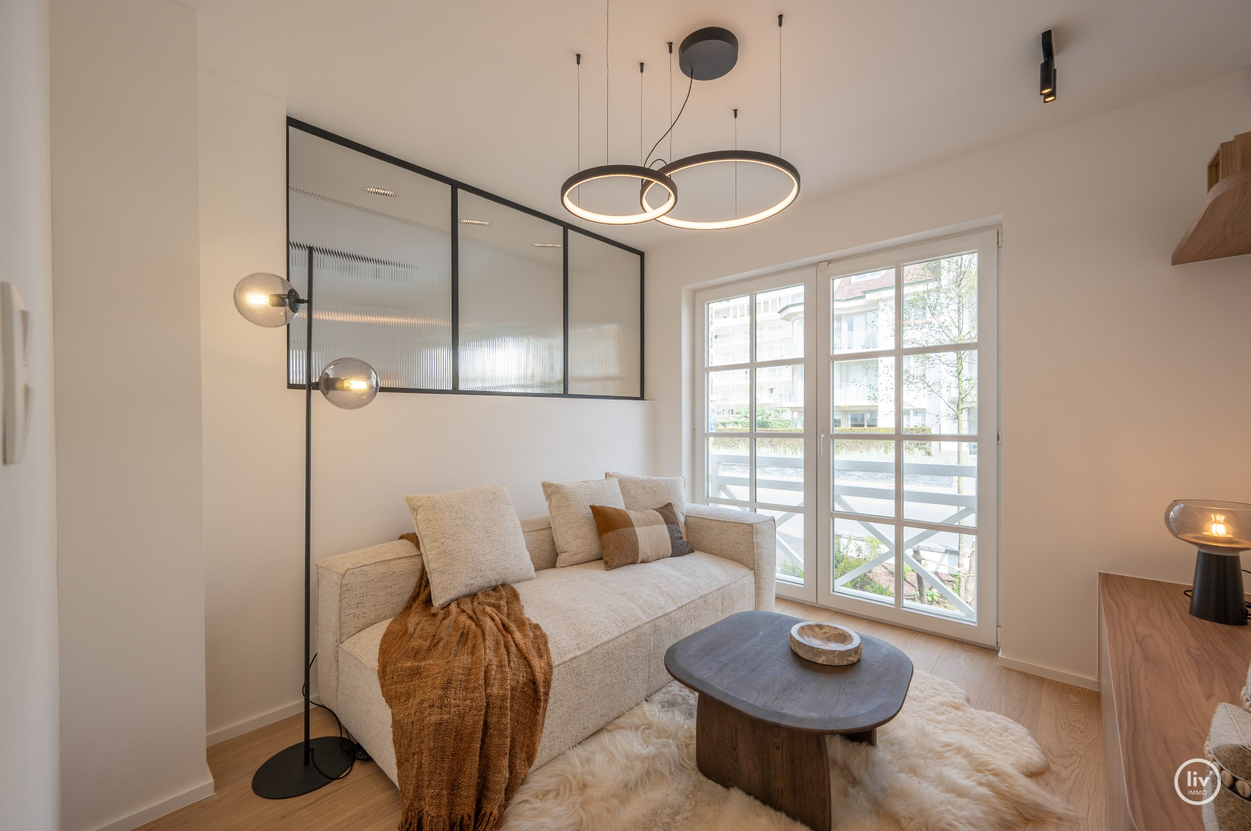 Exclusief gerenoveerde villa op een absolute toplocatie in de Jozef Nellenslaan te Knokke. 