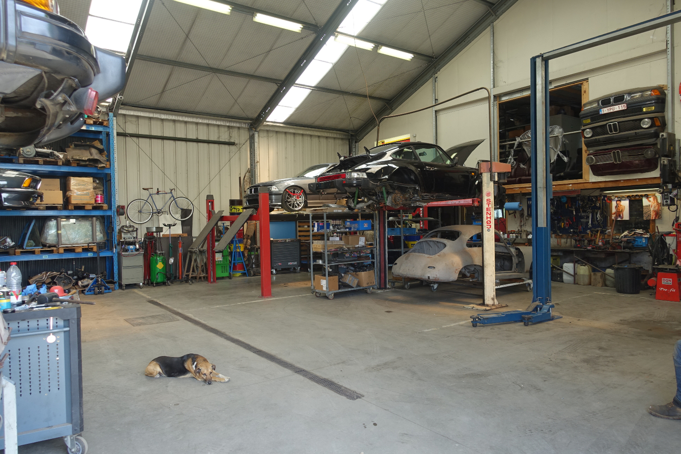 Unieke vastgoedaanbieding aan op- en afrit E40 Jabbeke 