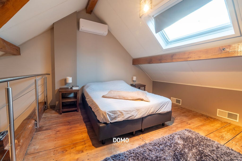 Verrassend ruime woning met karakter te Kuringen. 