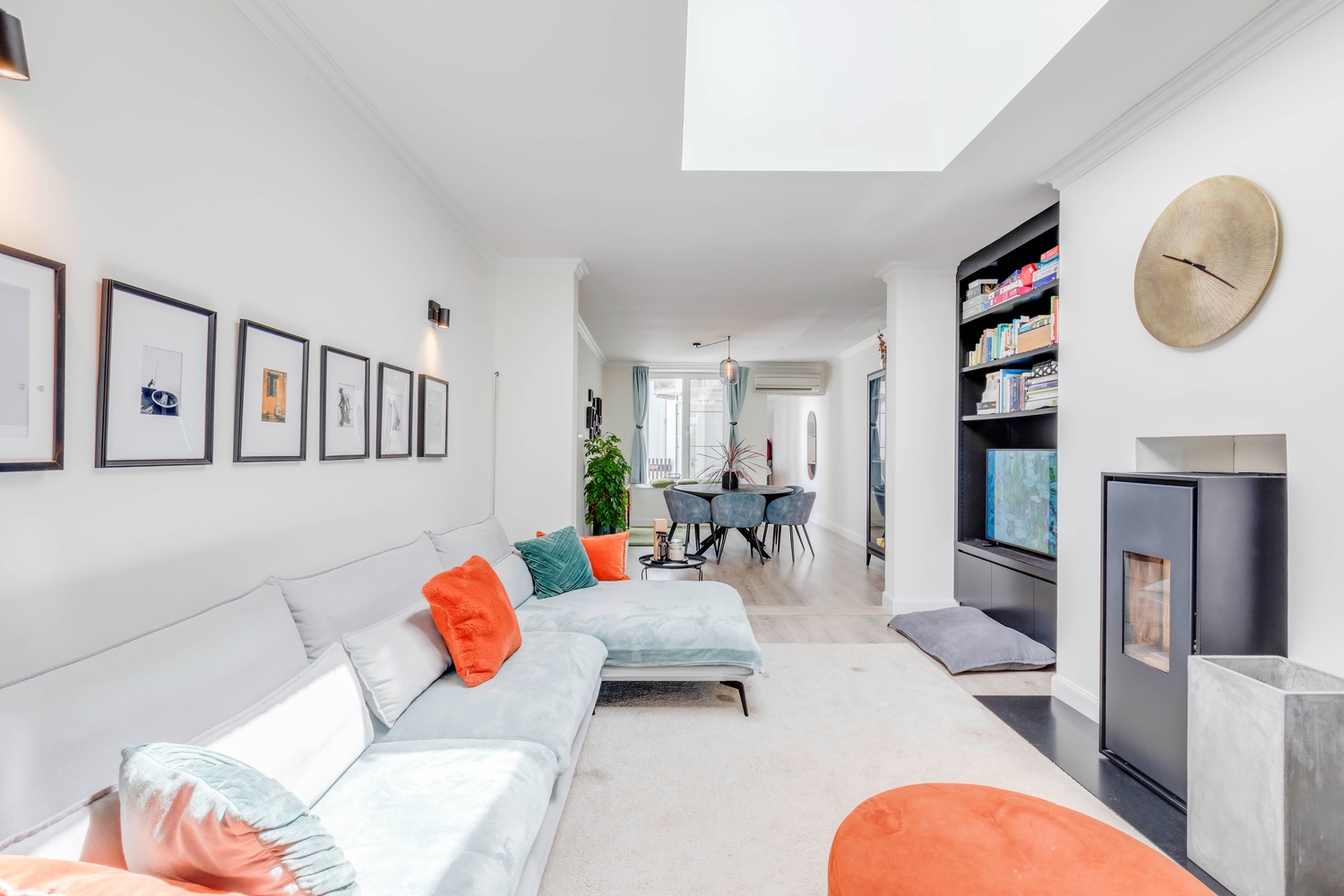 Uniek lichtrijk gerenoveerd appartement te koop in Sint-Amandsberg 