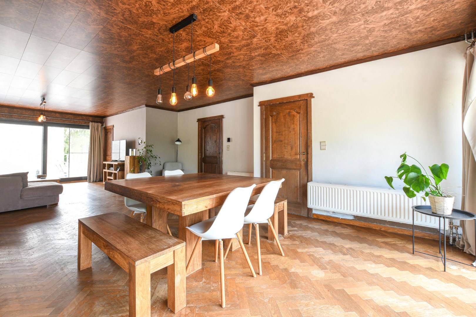 Ruime bel-etagewoning met tuin en bijgebouw, vlakbij centrum De Haan 