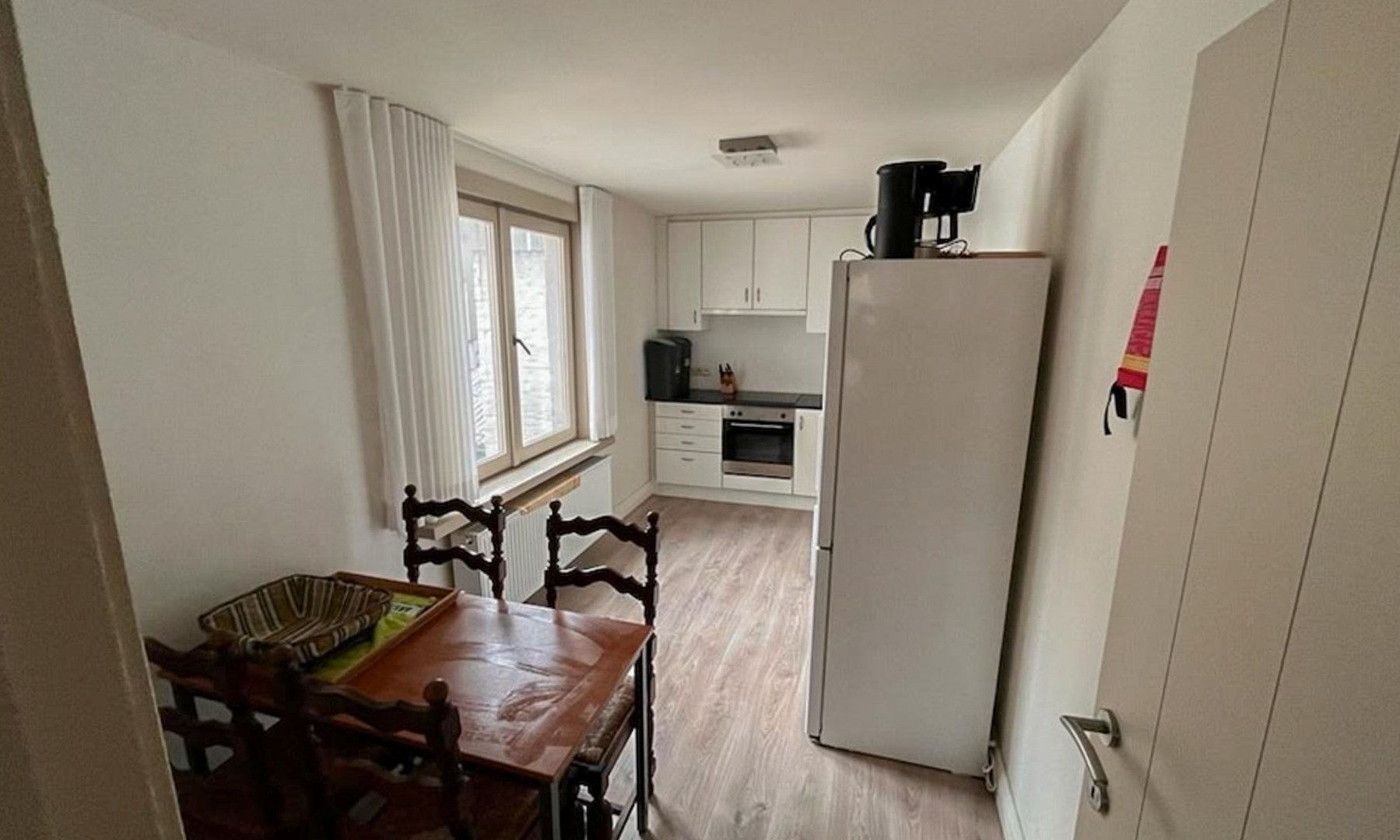 Instapklare, gemeubelde rijwoning met 3 verdiepingen te huur in Oostende 