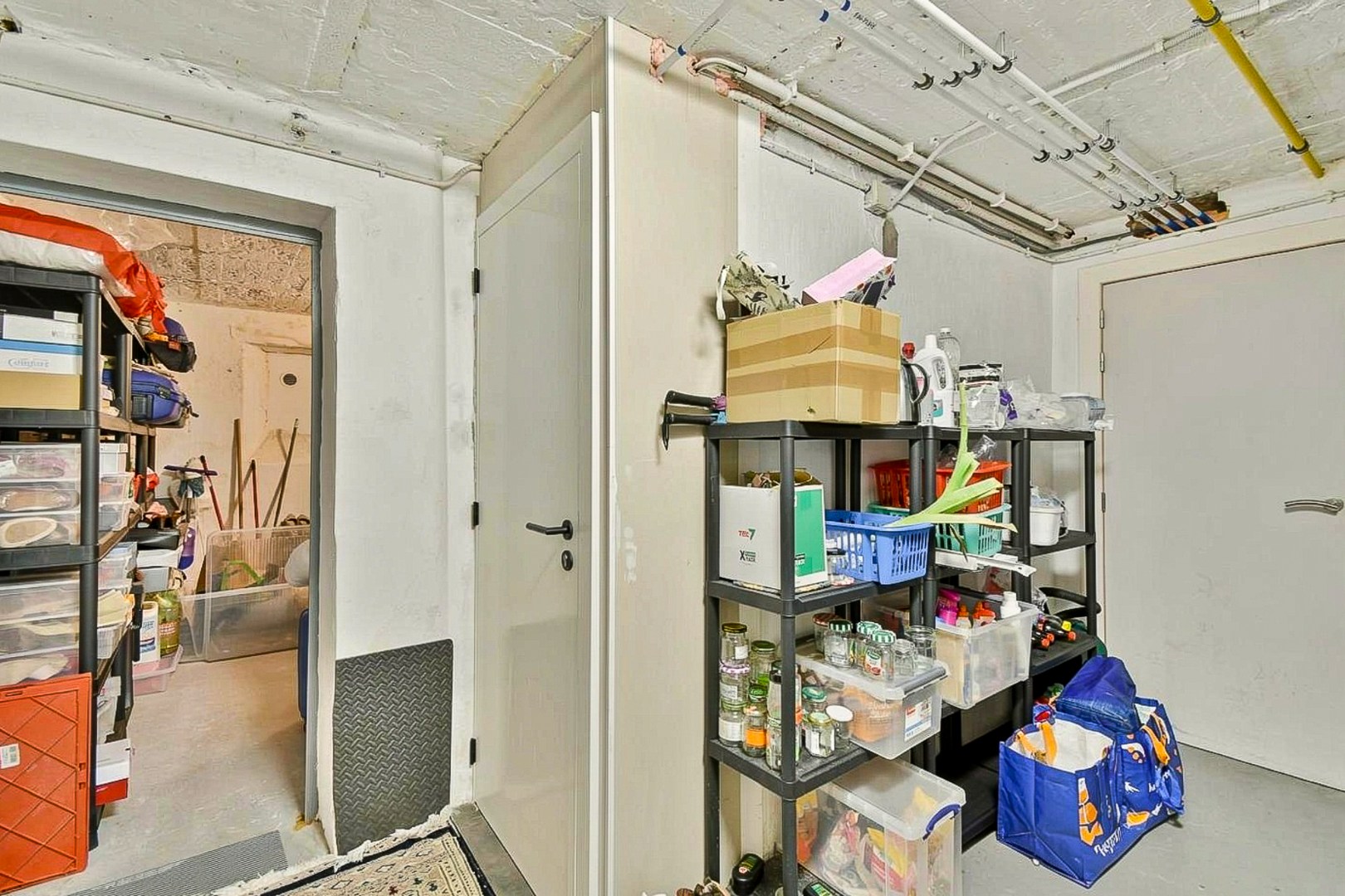 Instapklaar gelijkvloers appartement met privatieve toegang, garage, zonnige tuin en terras nabij zee 