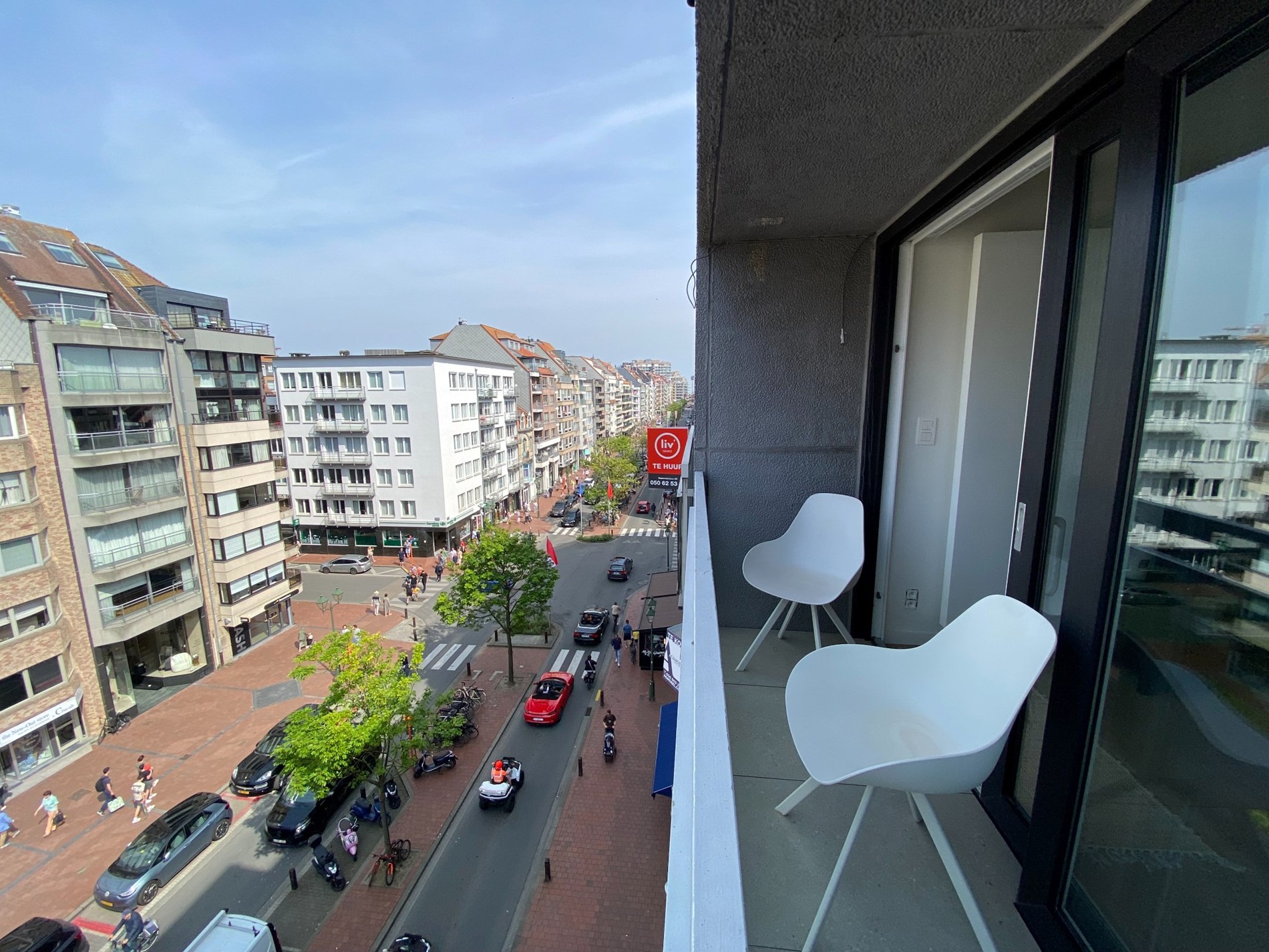 GEMEUBELD - Modern ingericht appartement met 2 volwaardige slaapkamers gelegen in de Lippenslaan. 