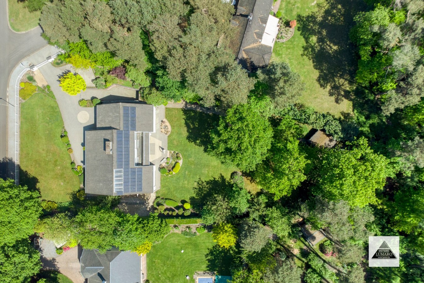 Residentieel gelegen villa op  perceel van  2.889 m². Aan Nationaal Park Hoge Kempen. 