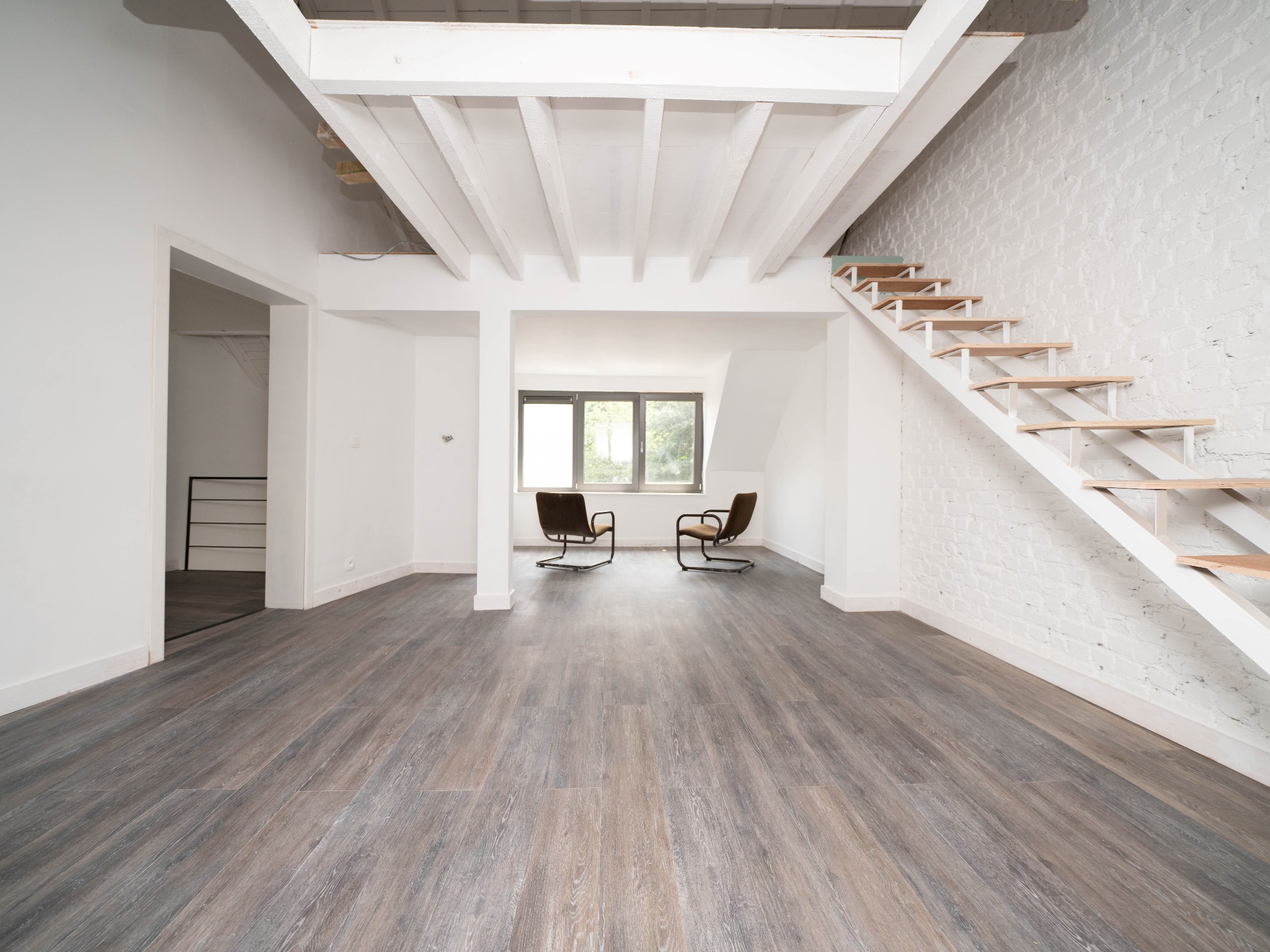 Gerenoveerde woning met 4 kamers, garage en stadstuintje 