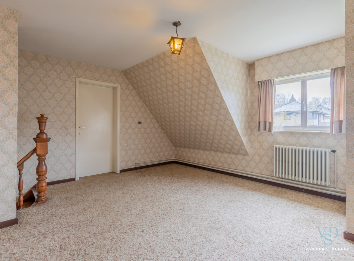 Degelijke, bijzonder ruime woning te Dikkelvenne. 