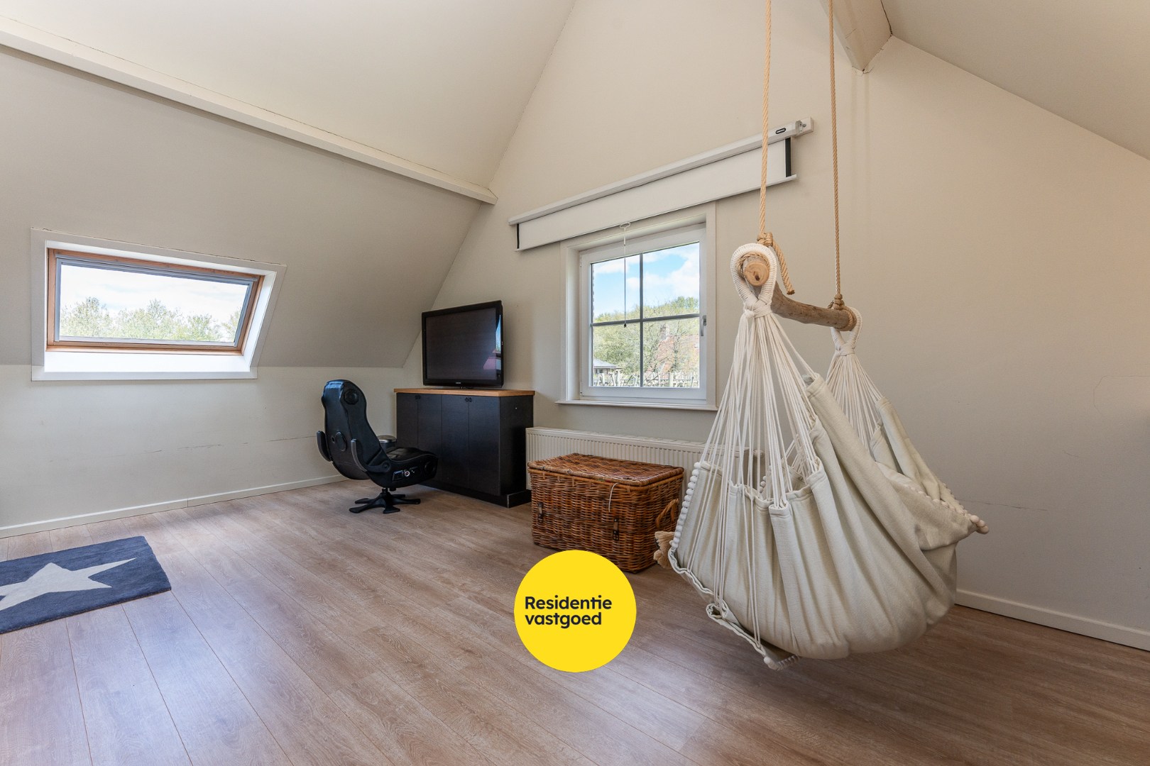 Exclusieve villa met zwembad en poolhouse in de nieuwe St-Annawijk te Sint-Andries 