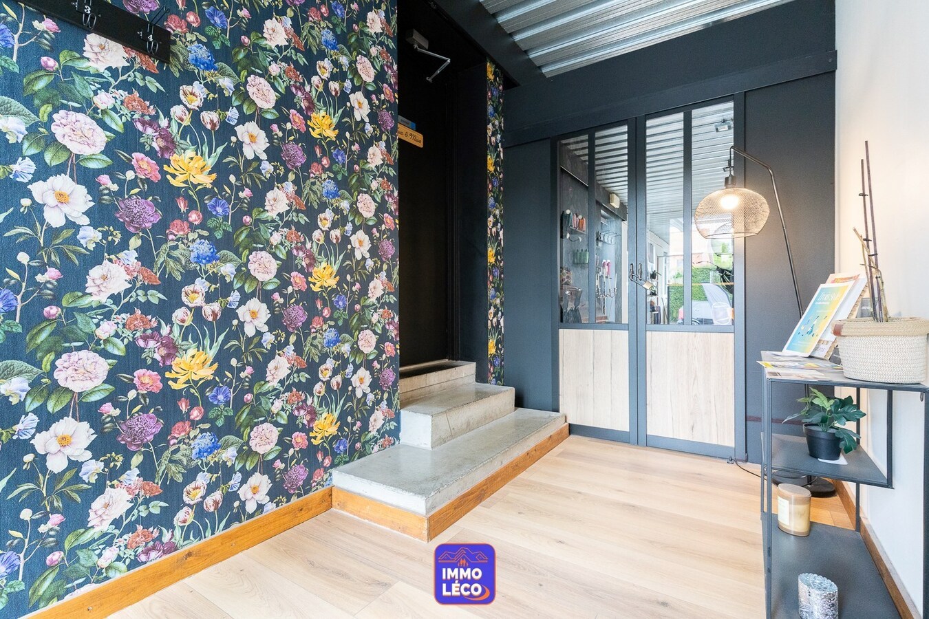 Grande maison 3 façades avec espace commercial – Opportunité rare ! 