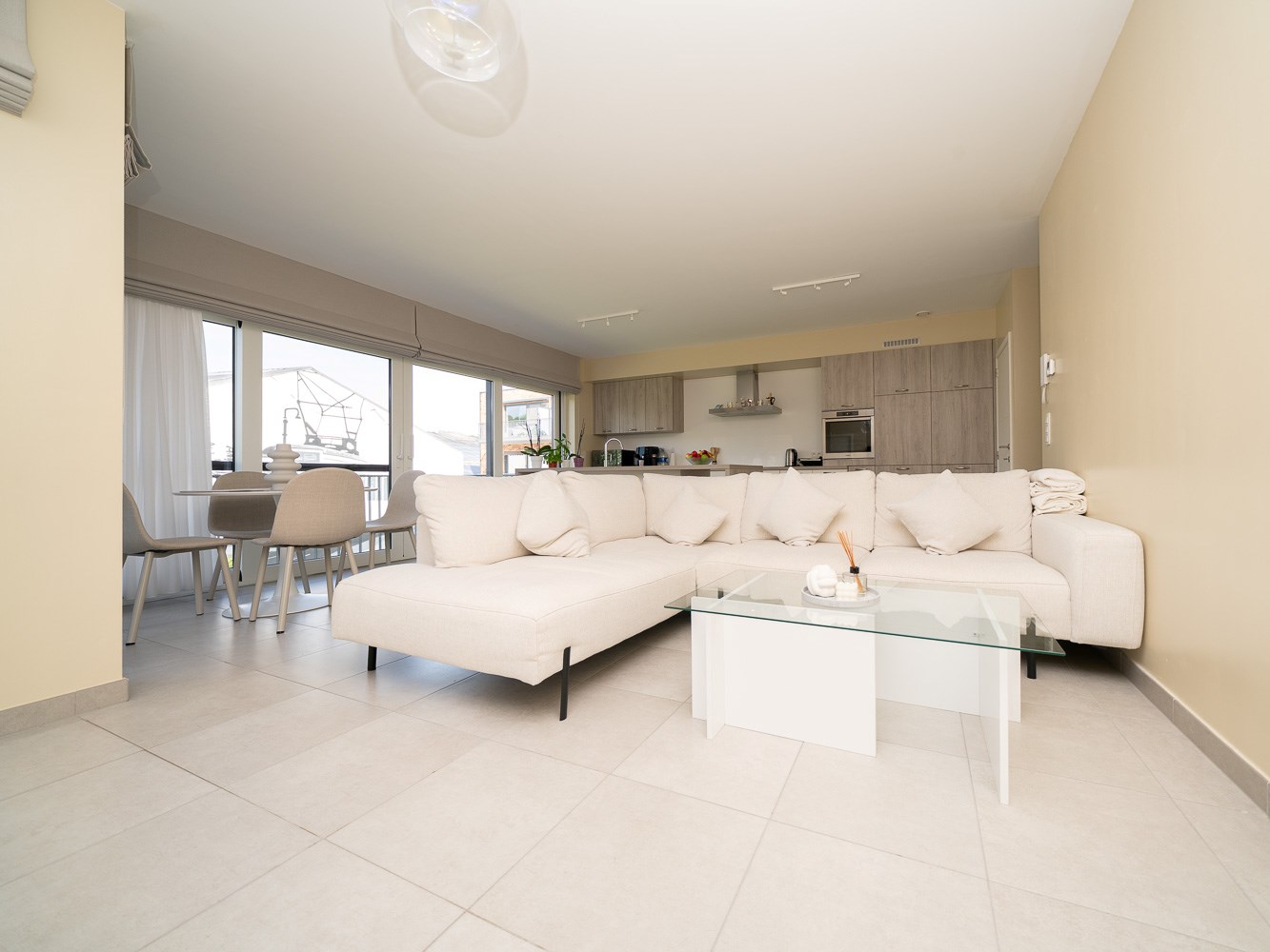 Prachtig nieuwbouwappartement met 2 kamers en garagebox 