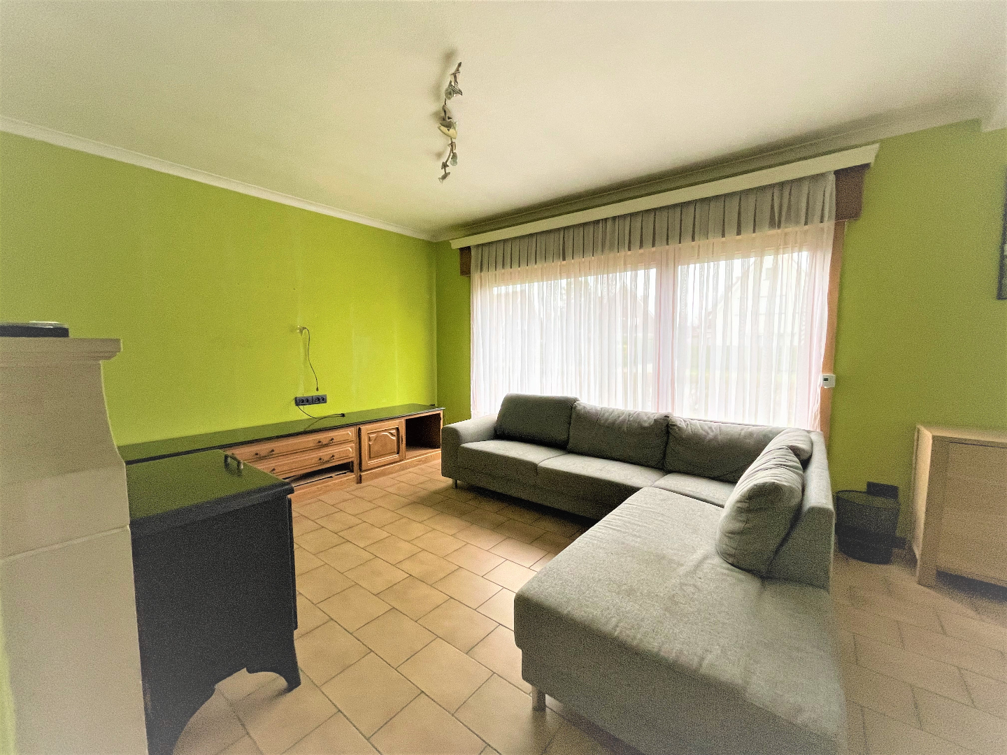 Statige halfopen woning met 3 slaapkamers en garage 