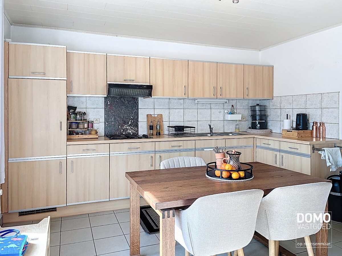 RUIM DUPLEXAPPARTEMENT MET 3 SLAAPKAMERS TE LUMMEN 