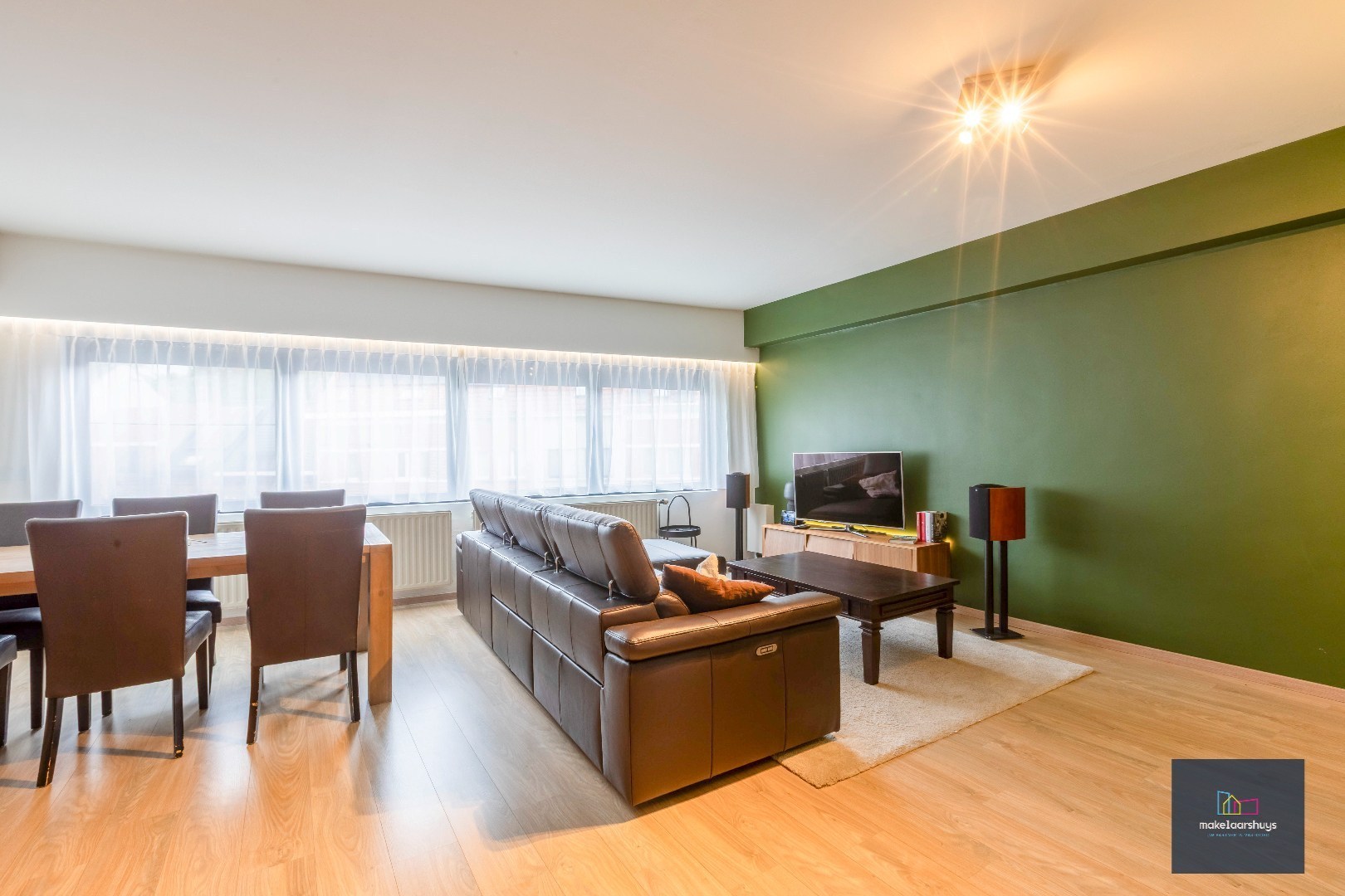 VERKOCHT !!! Heel ruime Instapklare woning in rij  met zonneterras en 2 staanplaatsen 