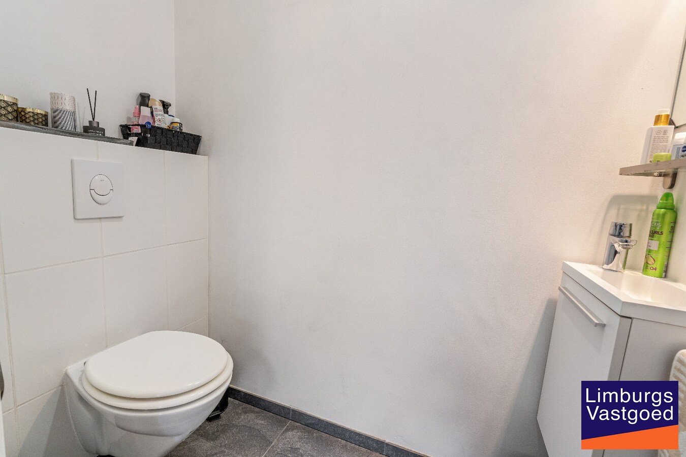 Handelsruimte, 110 m² + kelder, centrum van Houthalen-Oost 