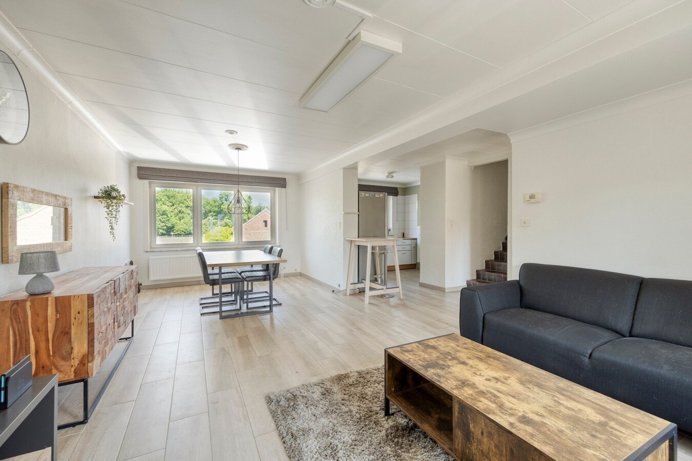 Charmant Leut : eigendom opgedeeld in 2 appartementen. Veranda,  2 garages. 