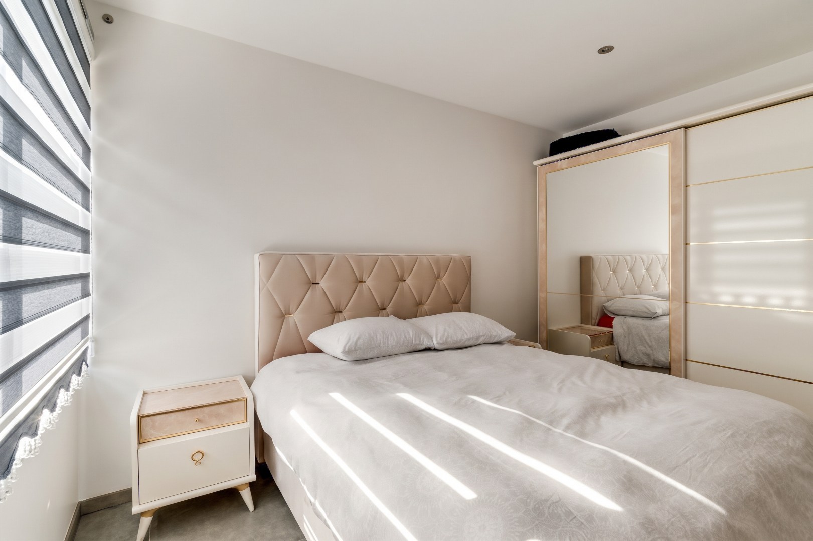 Ruime woning voor gemengd gebruik met loods te koop, wonen en werken op één toplocatie in Zelzate 