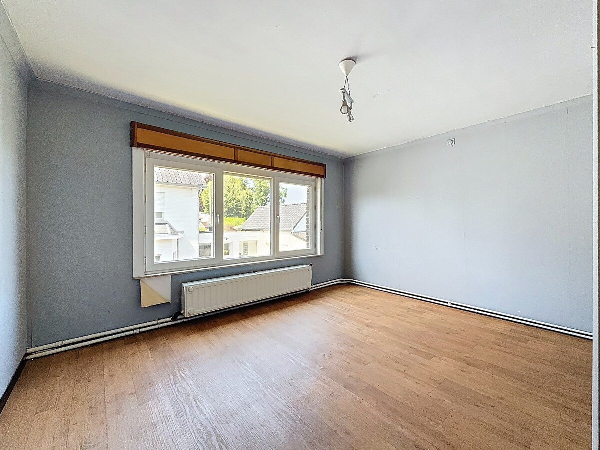 Ruime, te renoveren OB met garage te Zottegem 