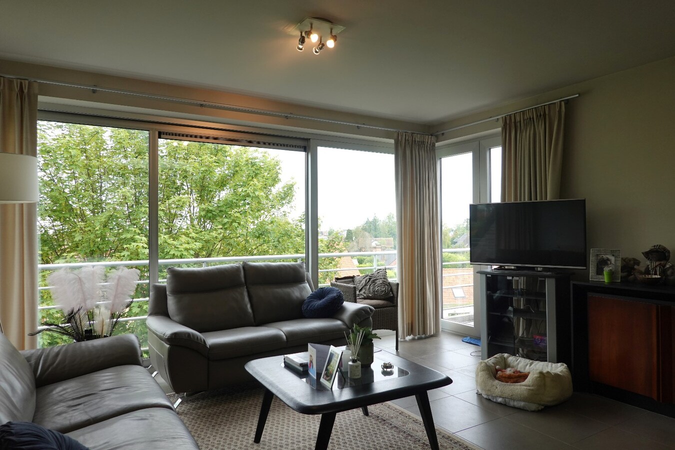 Lichtrijk en ruim appartement in centrum Gistel met twee slaapkamers 