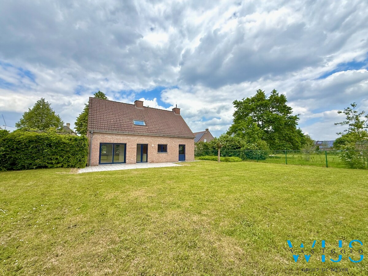 Zeer goed gelegen villa in aangename wijk te OOSTAKKER ! 