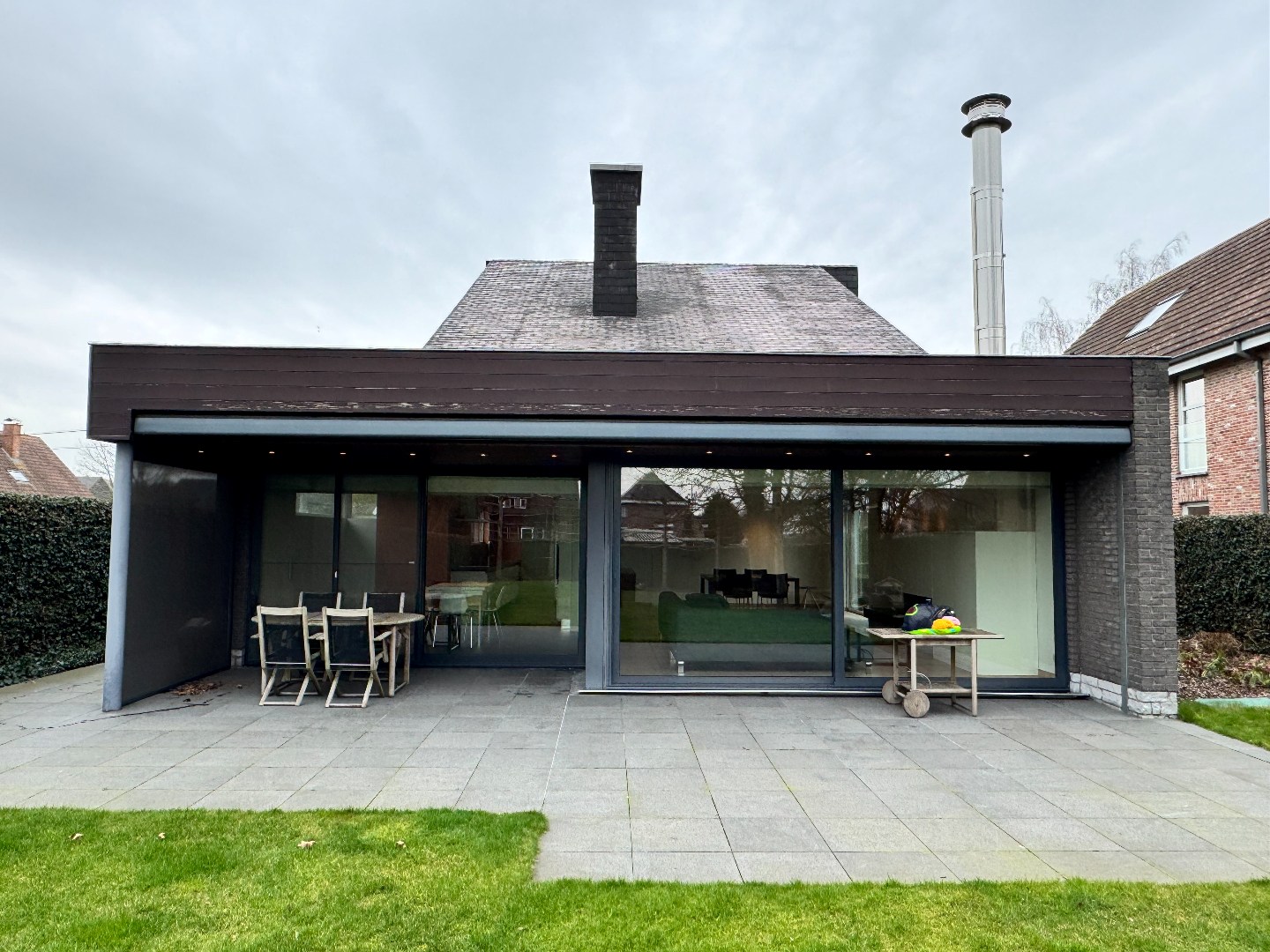 Stijlvolle villa op 909 m² met garage en afgesloten tuin 