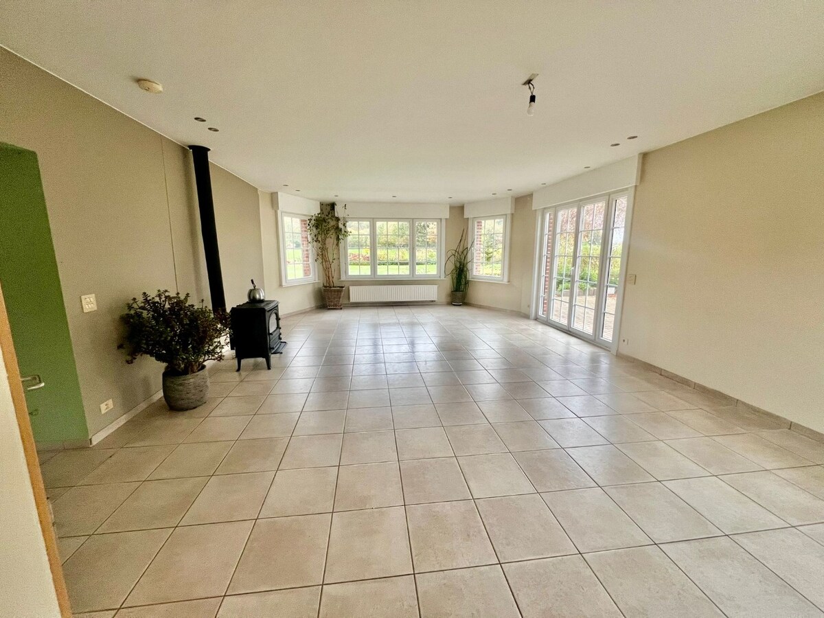 Landelijk gelegen woning, open bebouwing met prachtige tuin 