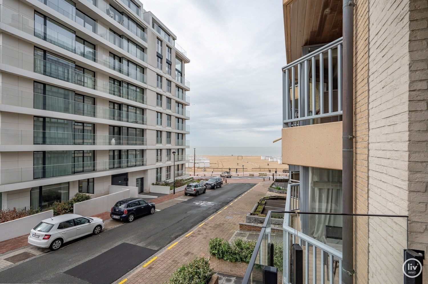 OPENDEURDAG - Zaterdag 15.09 - tussen 16u-18U: Nieuwbouw-duplex op de gelijkvloerse &amp; eerste verdieping  gelegen te Lentelaan in  Duinbergen met zongerichte terrassen. 