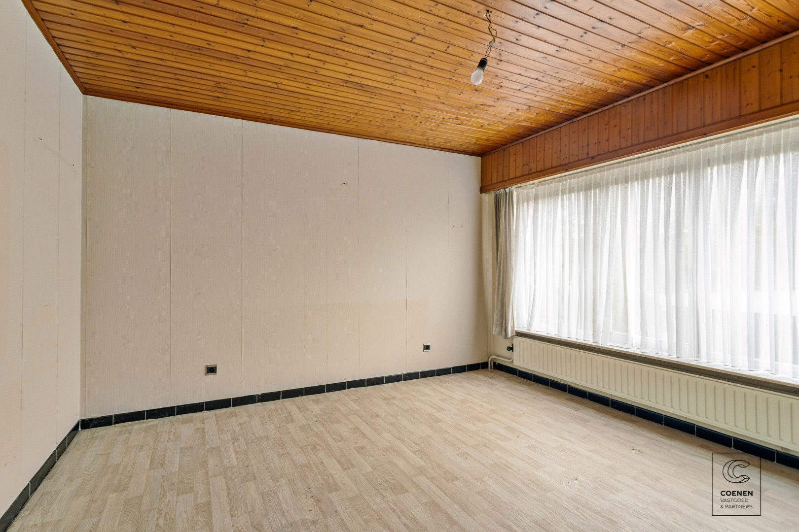 Unieke kans in Westmalle: te renoveren woning met 4 à 5 slpk' s, 236 m² bew. opp. op perceel van 3.990 m²! 