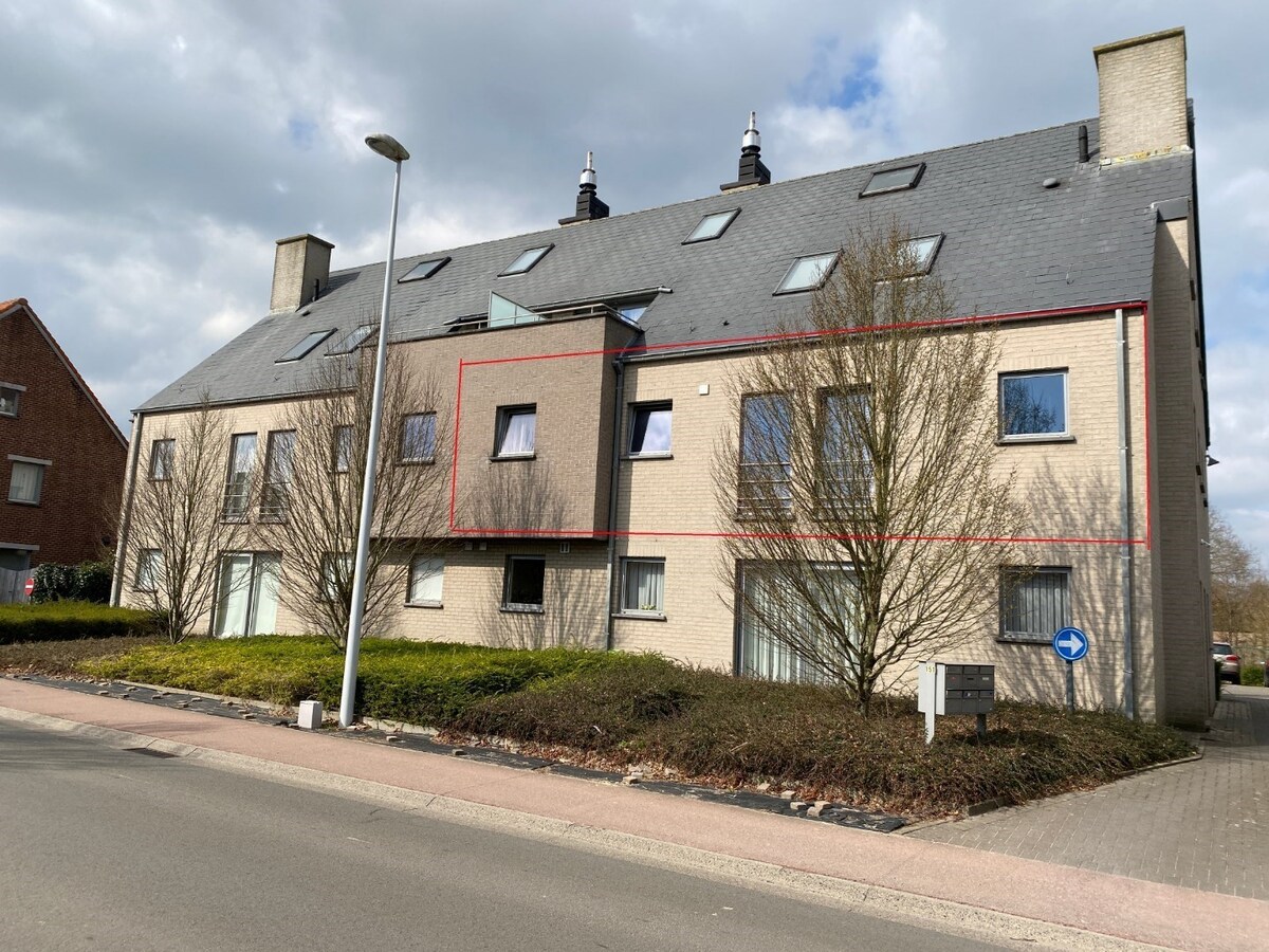 Eigentijds appartement met  autostaanplaats en kelder. Geen vaste kosten. 