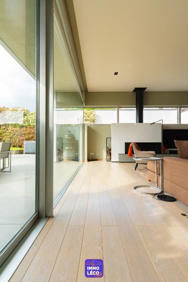 Maison moderne (surface habitable de 486m²), double garage et jardin, en plein centre-ville ! COUP DE COEUR ! 